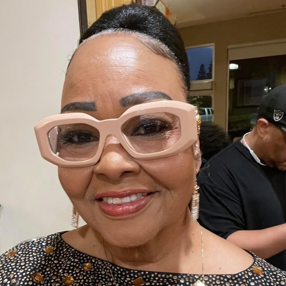 Meet your Posher, Phyllis - Picture 1 of 1